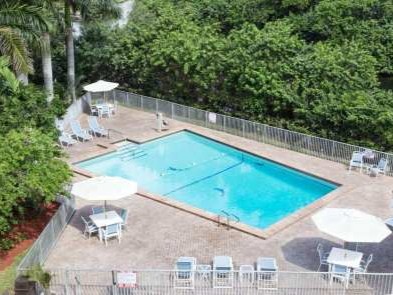 Days Inn Fort Lauderdale Airport North Cruise Port Pool 