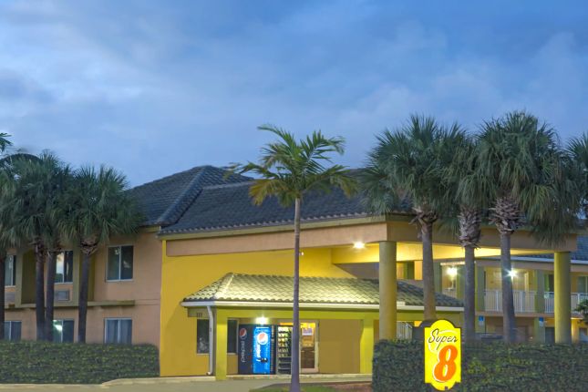 Super 8 by Wyndham Dania Fort Lauderdale
