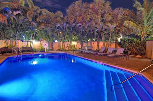 comfort-suites-fort-lauderdale-airport-cruise-port-hotel-pool